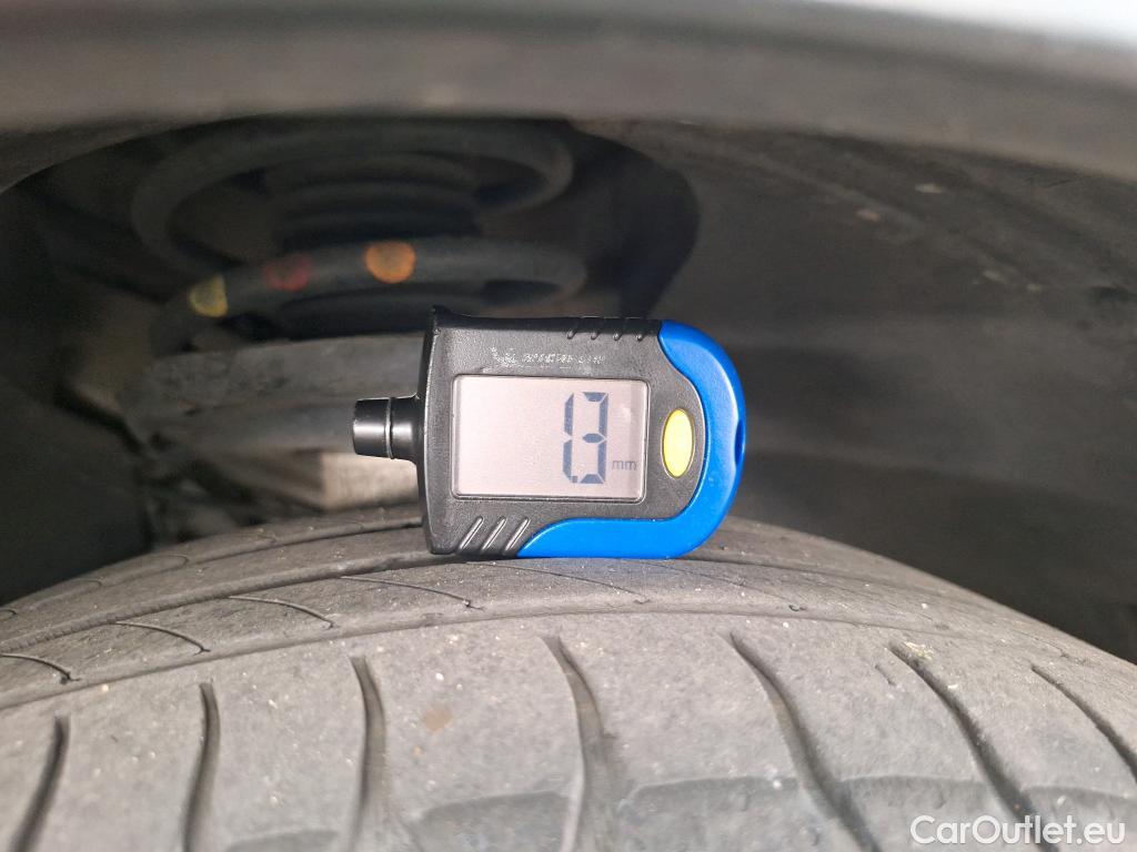  Citroen  C3 CITROEN  / 2016 / 5P / Berline BlueHDi 100 S&S BVM Feel #4