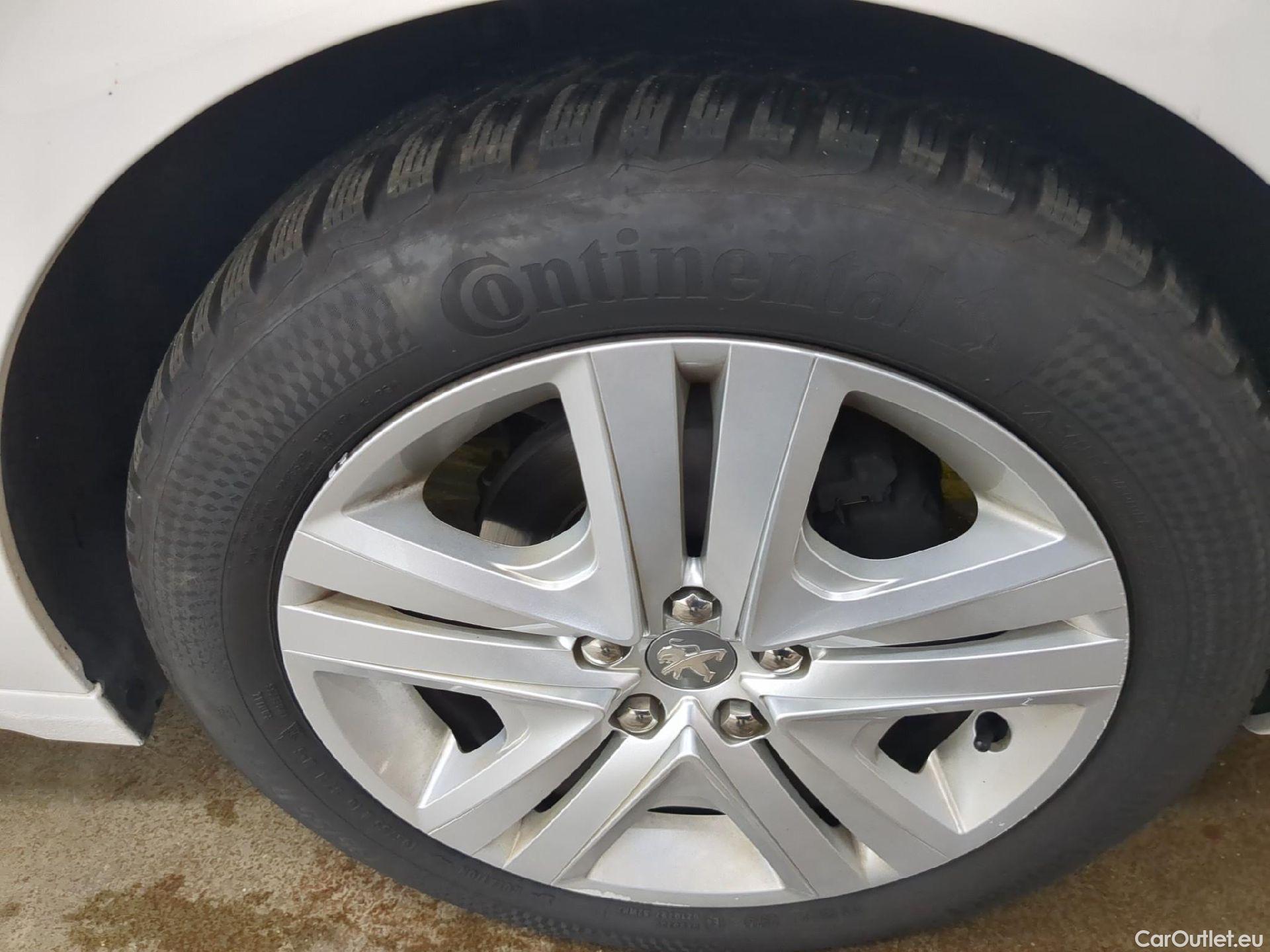  Peugeot  208  Allure Business 1.2 PureTech 110CV BVM5 E6 #10