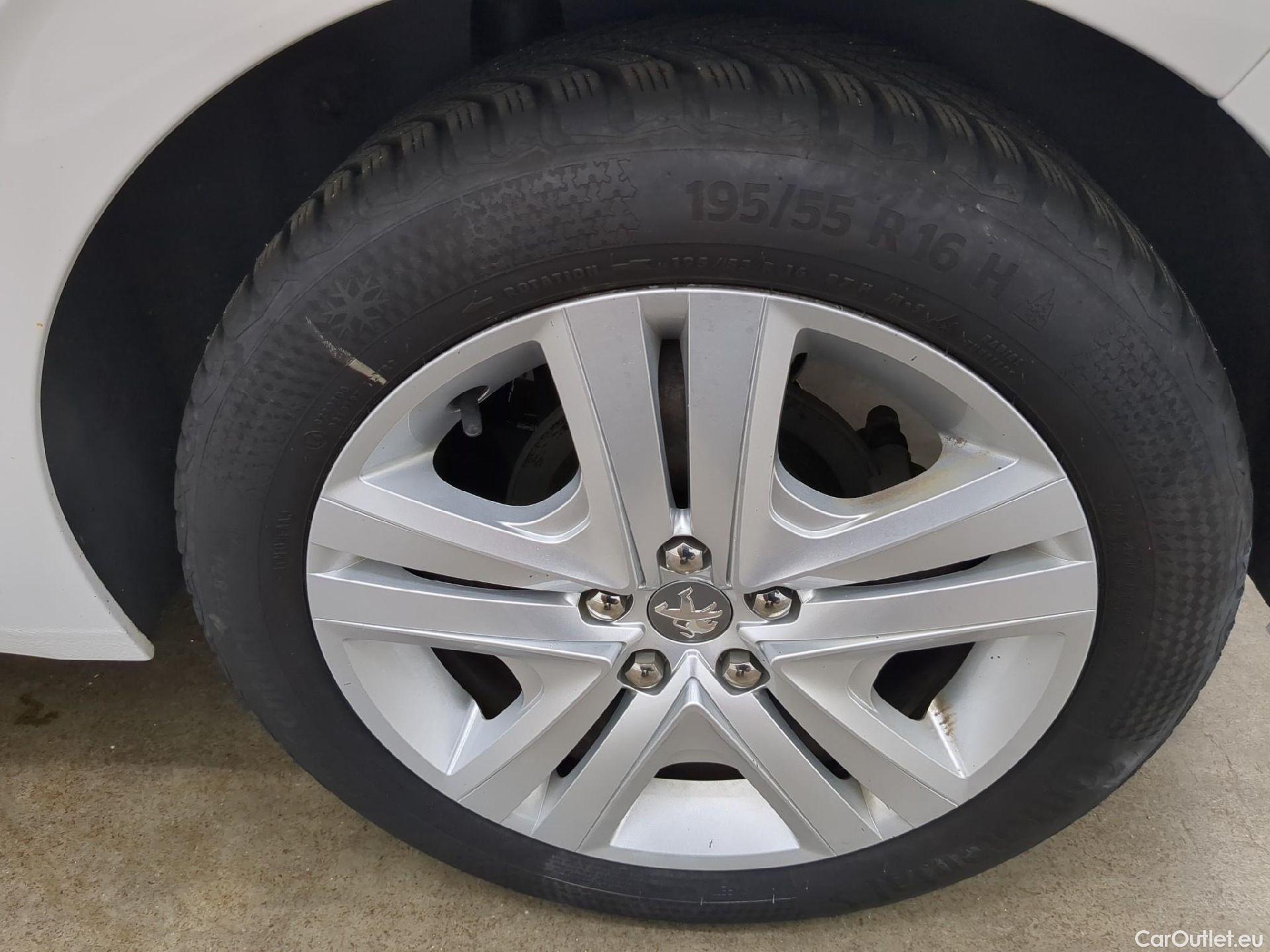  Peugeot  208  Allure Business 1.2 PureTech 110CV BVM5 E6 #8