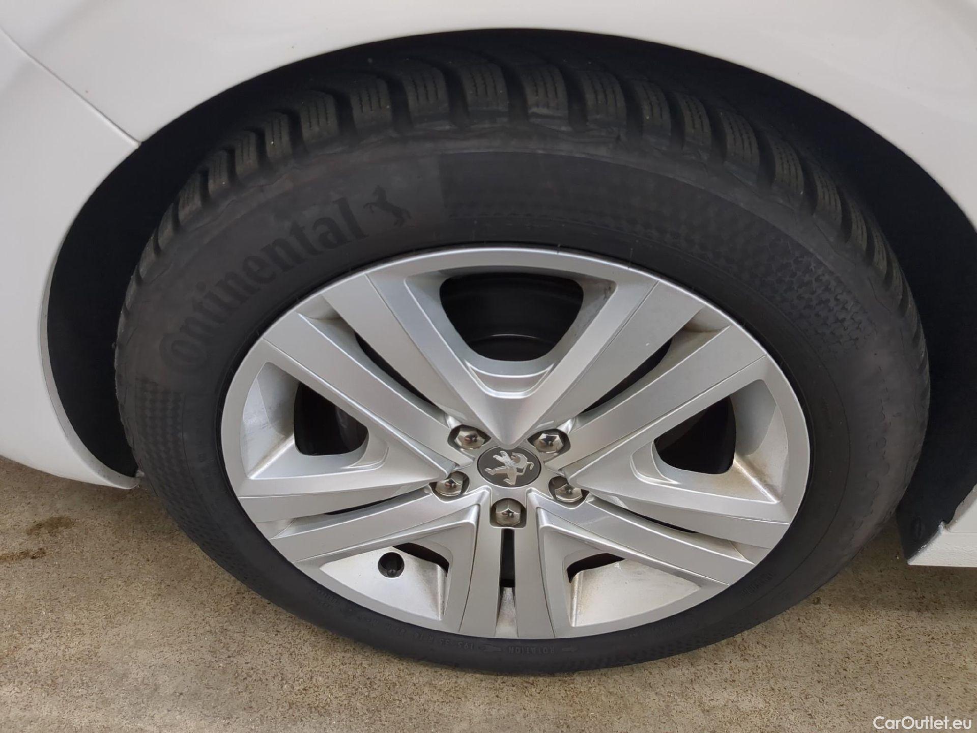  Peugeot  208  Allure Business 1.2 PureTech 110CV BVM5 E6 #7
