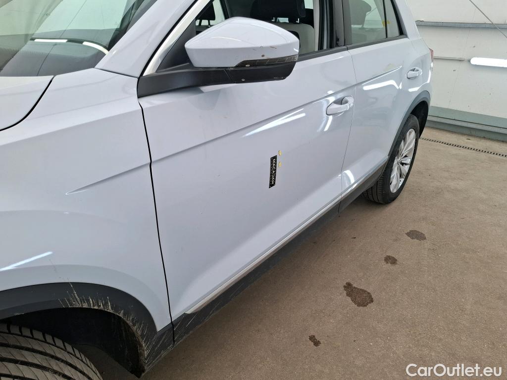  Volkswagen  T-ROC VOLKSWAGEN  / 2017 / 5P / SUV 1.5 TSI 150 EVO CARAT DSG7 #1