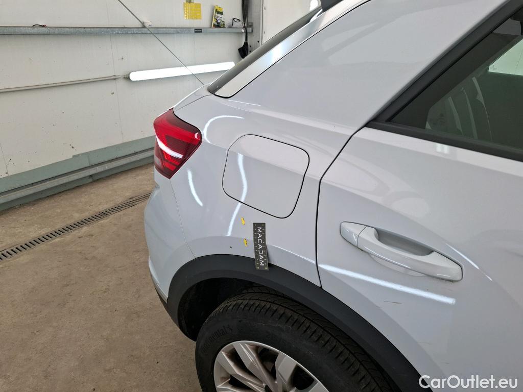  Volkswagen  T-ROC VOLKSWAGEN  / 2017 / 5P / SUV 1.5 TSI 150 EVO CARAT DSG7 #3
