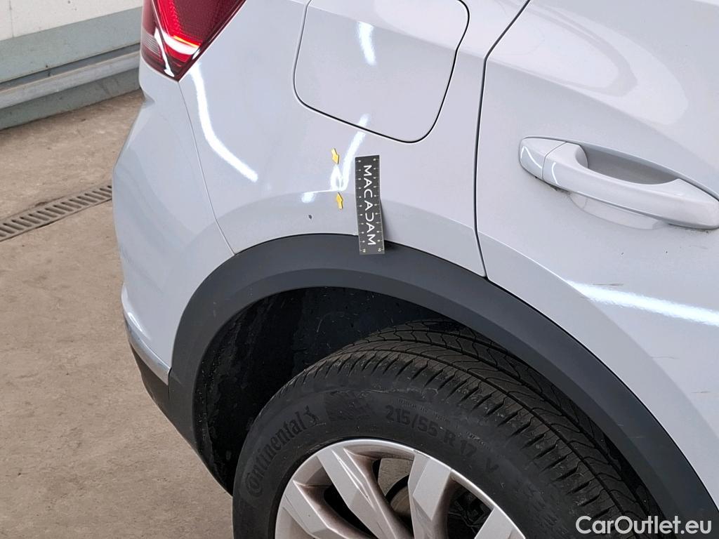  Volkswagen  T-ROC VOLKSWAGEN  / 2017 / 5P / SUV 1.5 TSI 150 EVO CARAT DSG7 #4