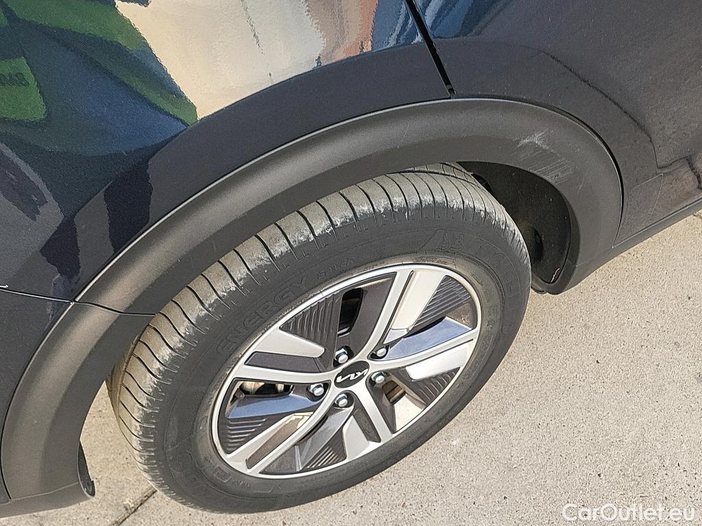  KIA  Niro KIA  / 2019 / 5P / crossover 1.6 GDi PHEV 104kW (141CV) Drive #29