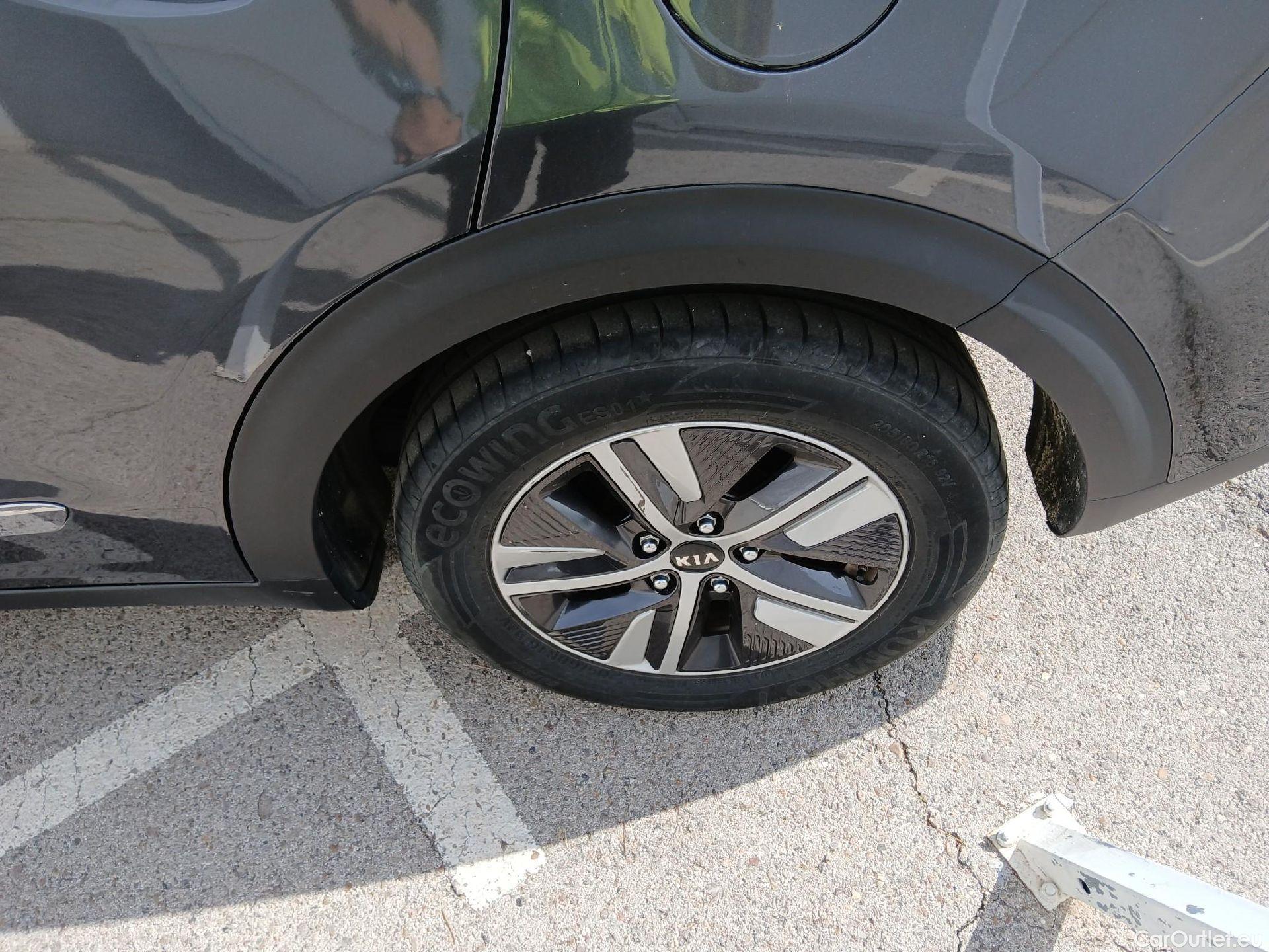  KIA  Niro KIA  / 2019 / 5P / crossover 1.6 GDi PHEV 104kW (141CV) Emotion #8
