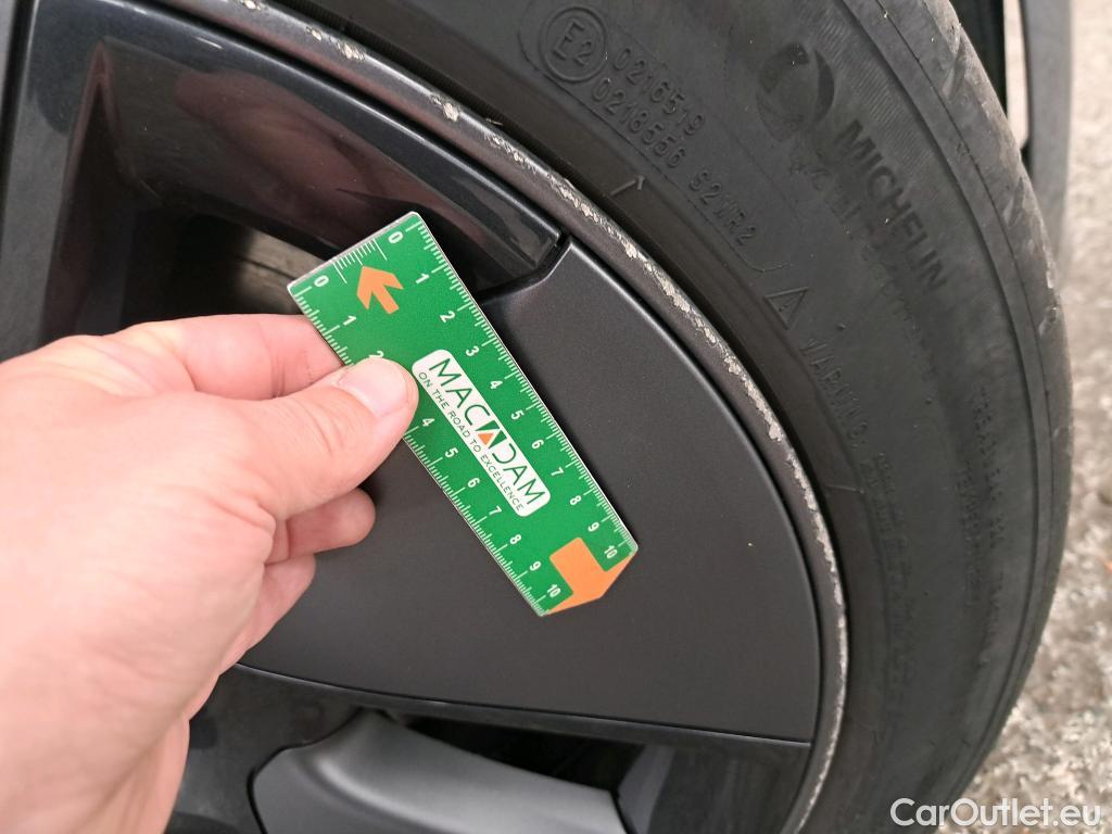  Tesla  Model 3 TESLA   2018  4P  Berline Propulsion #12