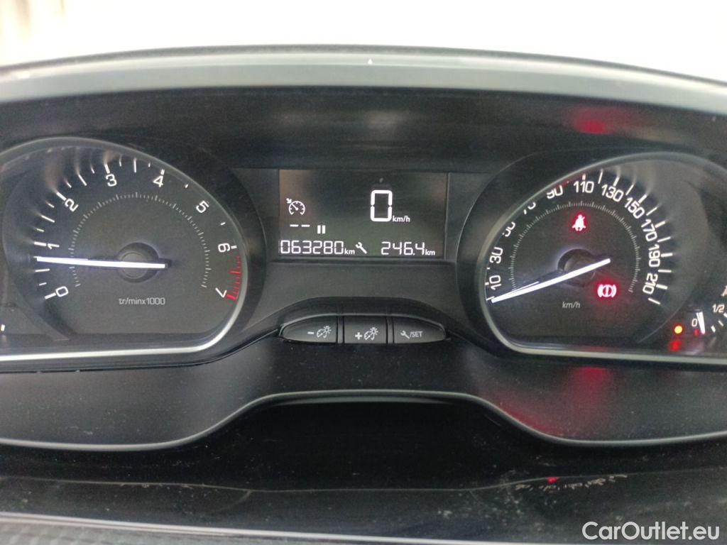 Peugeot  2008 Peugeot  1.2 Puretech 61kW S&S Active 5d #6