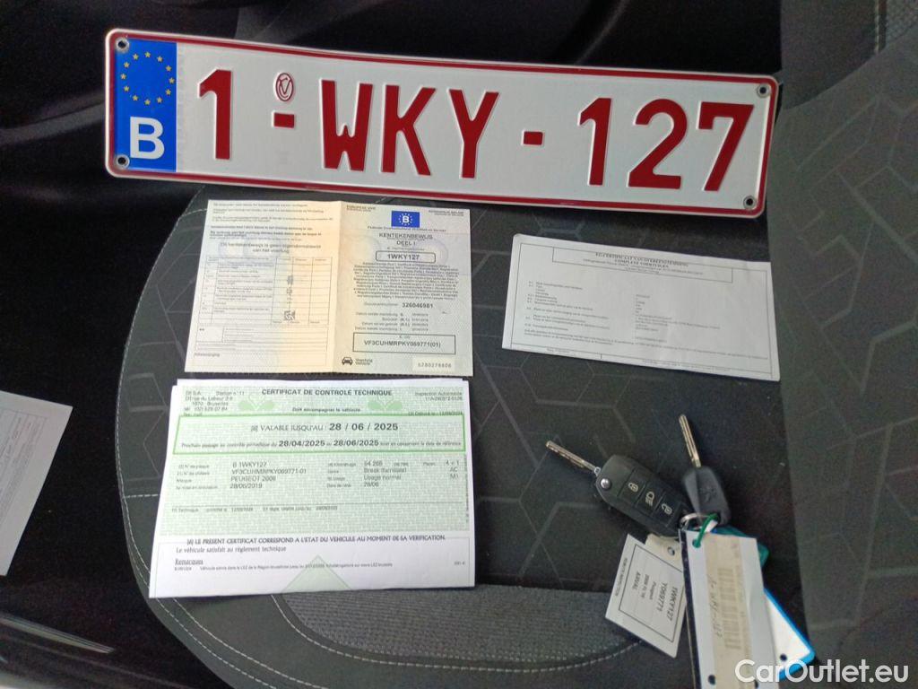 Peugeot  2008 Peugeot  1.2 Puretech 61kW S&S Active 5d #4