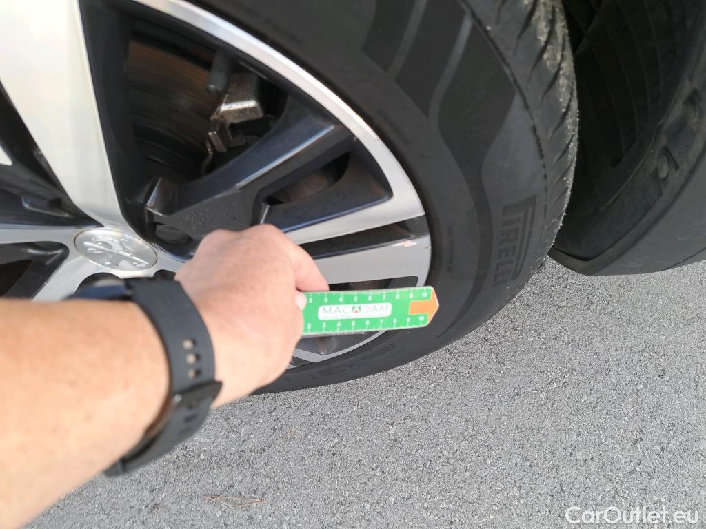  Land Rover  Discovery PEUGEOT 3008 / 2020 / 5P / todoterreno 1.2 PureTech 96KW (130CV) S&S Allure #41