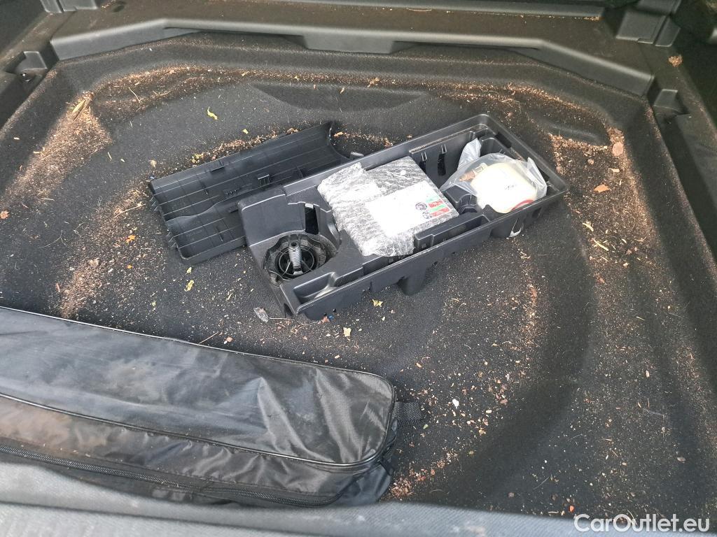  Land Rover  Discovery PEUGEOT 3008 / 2020 / 5P / todoterreno 1.2 PureTech 96KW (130CV) S&S Allure #23