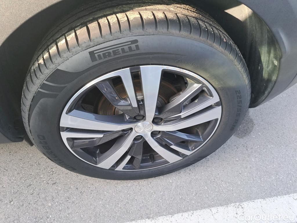  Land Rover  Discovery PEUGEOT 3008 / 2020 / 5P / todoterreno 1.2 PureTech 96KW (130CV) S&S Allure #3