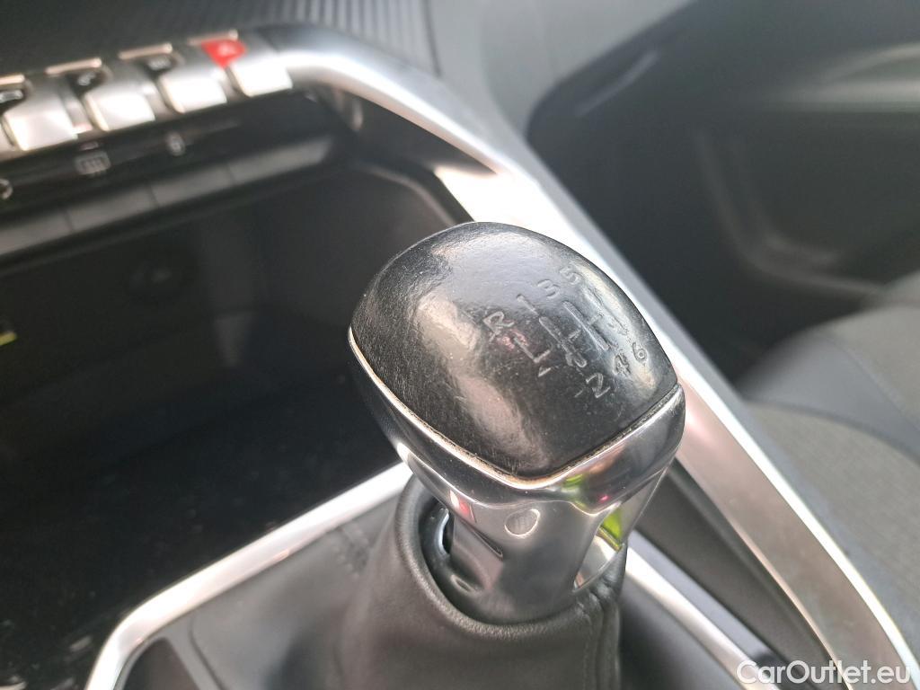  Land Rover  Discovery PEUGEOT 3008 / 2020 / 5P / todoterreno 1.2 PureTech 96KW (130CV) S&S Allure #42
