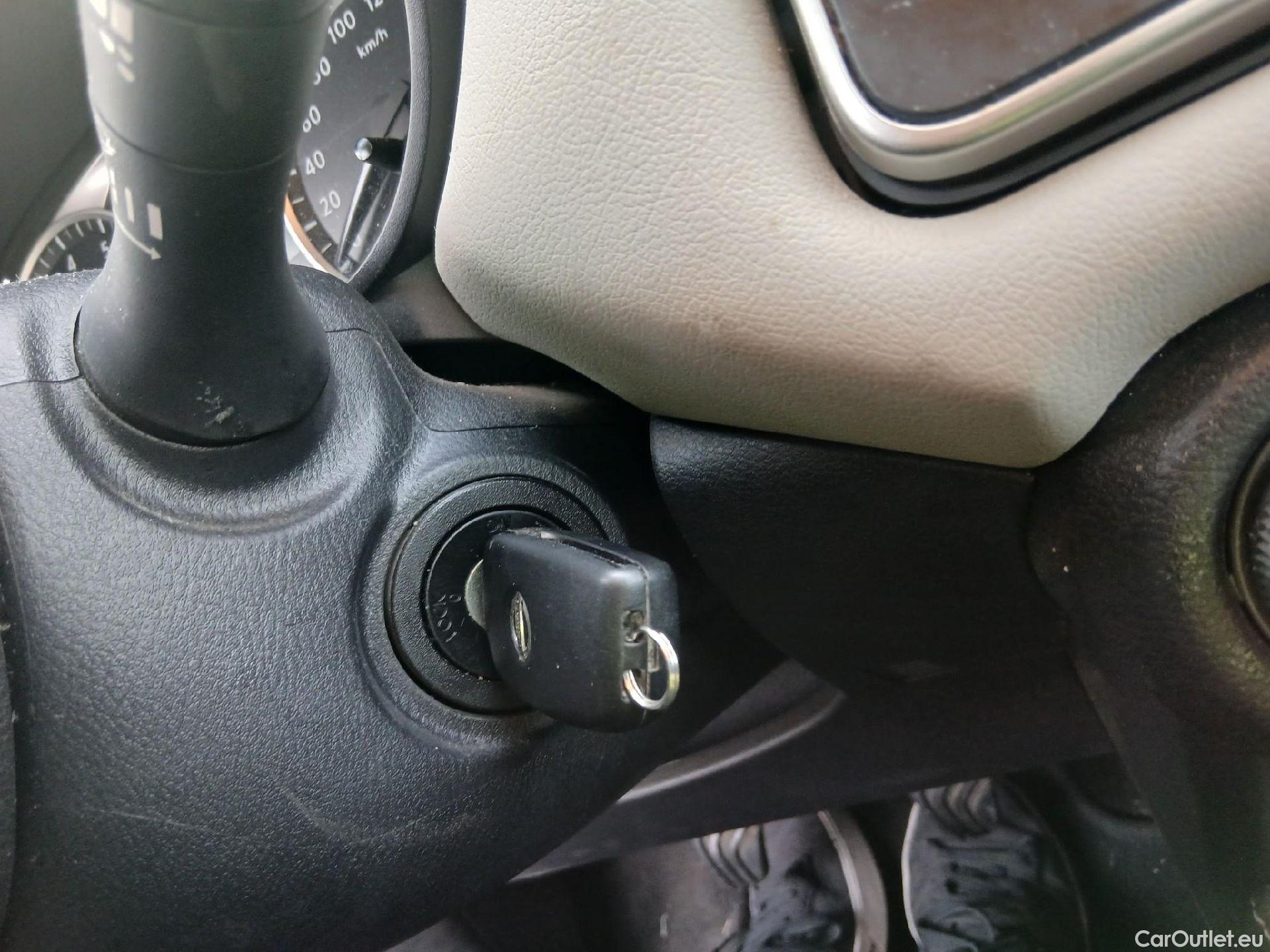  Nissan  Micra NISSAN  / 2017 / 5P / berlina con portón IG-T 68 kW (92 CV) E6D-F Visia #1