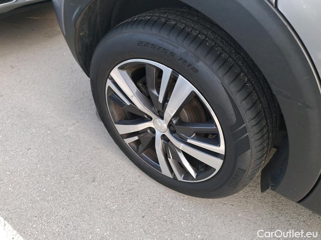  Land Rover  Discovery PEUGEOT 3008 / 2020 / 5P / todoterreno 1.2 PureTech 96KW (130CV) S&S Allure #1