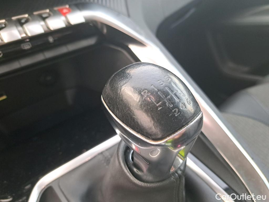  Land Rover  Discovery PEUGEOT 3008 / 2020 / 5P / todoterreno 1.2 PureTech 96KW (130CV) S&S Allure #43
