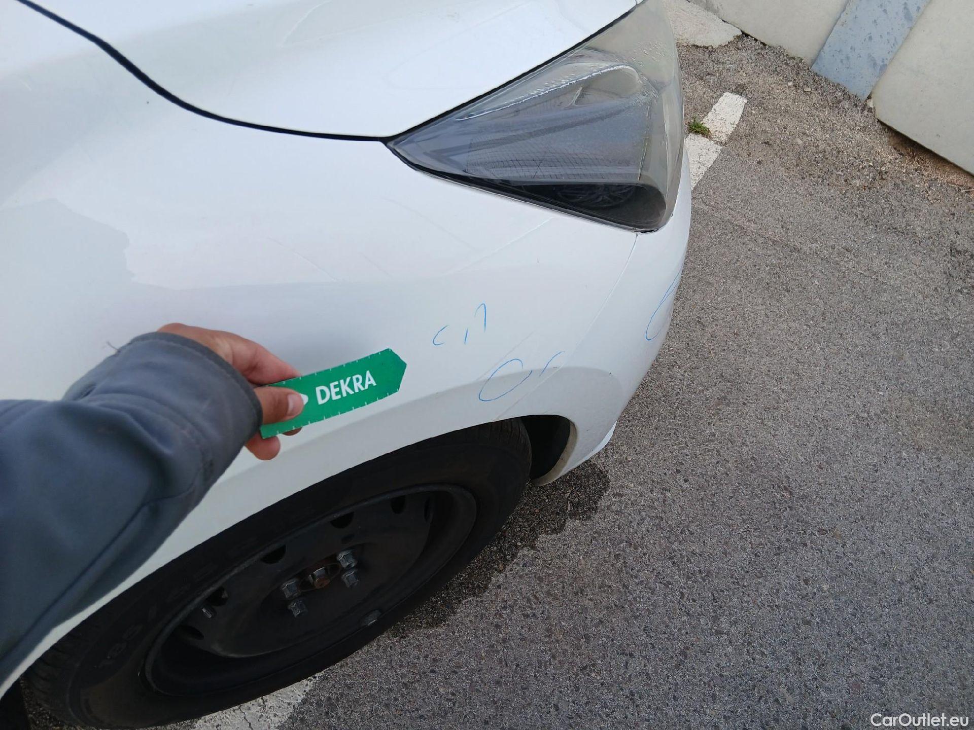  Nissan  Micra NISSAN  / 2017 / 5P / berlina con portón IG-T 68 kW (92 CV) E6D-F Visia #26