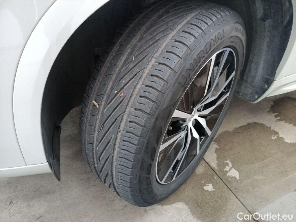 Volvo  XC90 Volvo  2.0 B5 D 4WD Geartronic Momentum Pro 7PL 5d #18