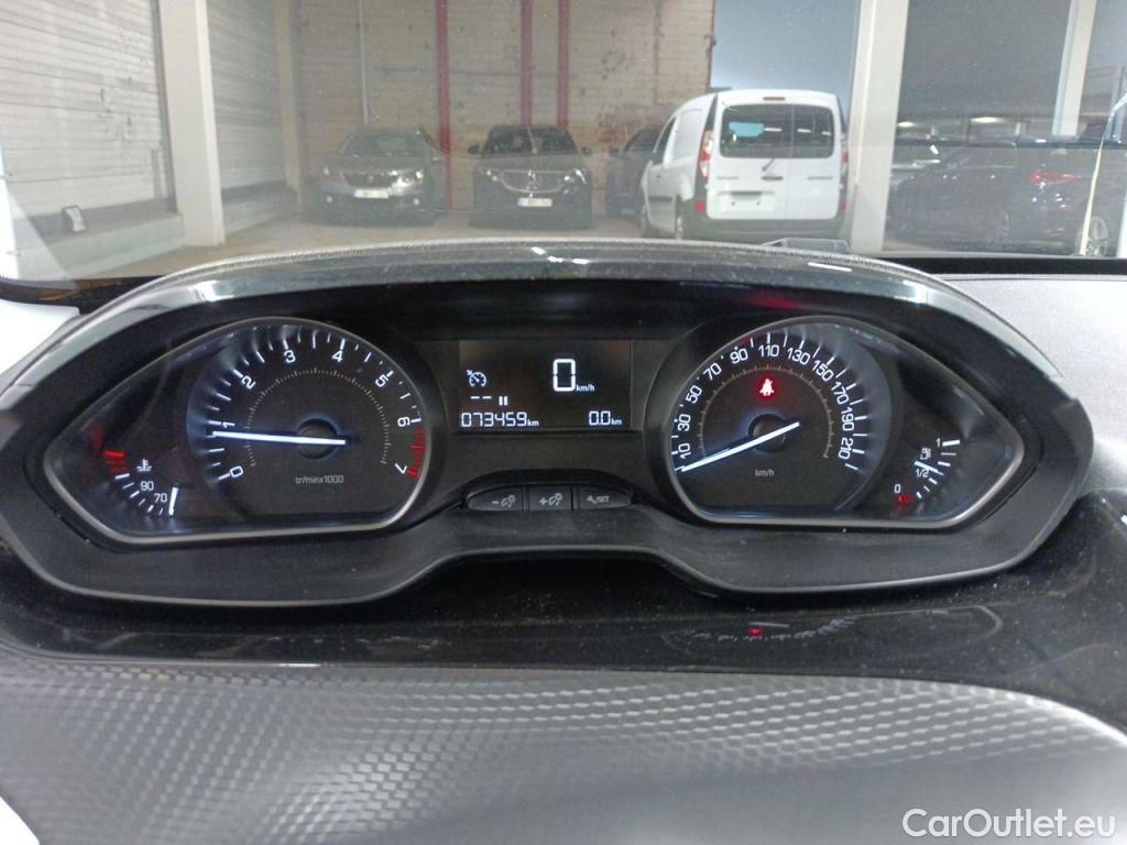 Peugeot  2008 Peugeot  1.2 Puretech 61kW S&S Active 5d #6