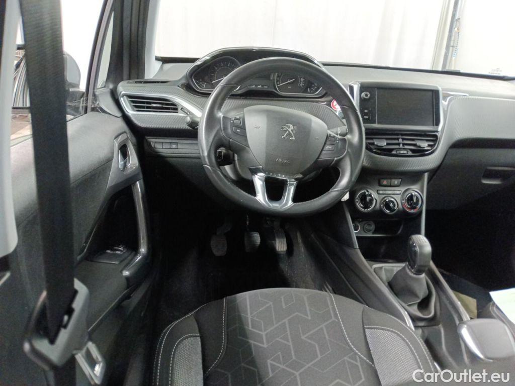 Peugeot  2008 Peugeot  1.2 Puretech 61kW S&S Active 5d #9