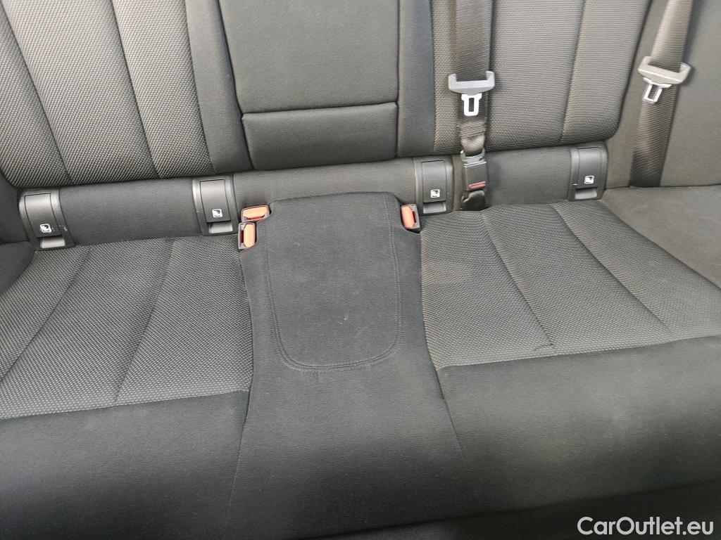  Bmw  Serie 3 BMW  / 2018 / 4P / sedán 318d Auto. #7