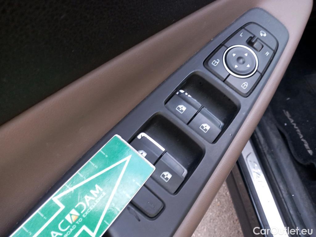  Hyundai  Santa Fe HYUNDAI  / 2018 / 5P / todoterreno 2.2 CRDi Tecno Auto 4x2 DK #1