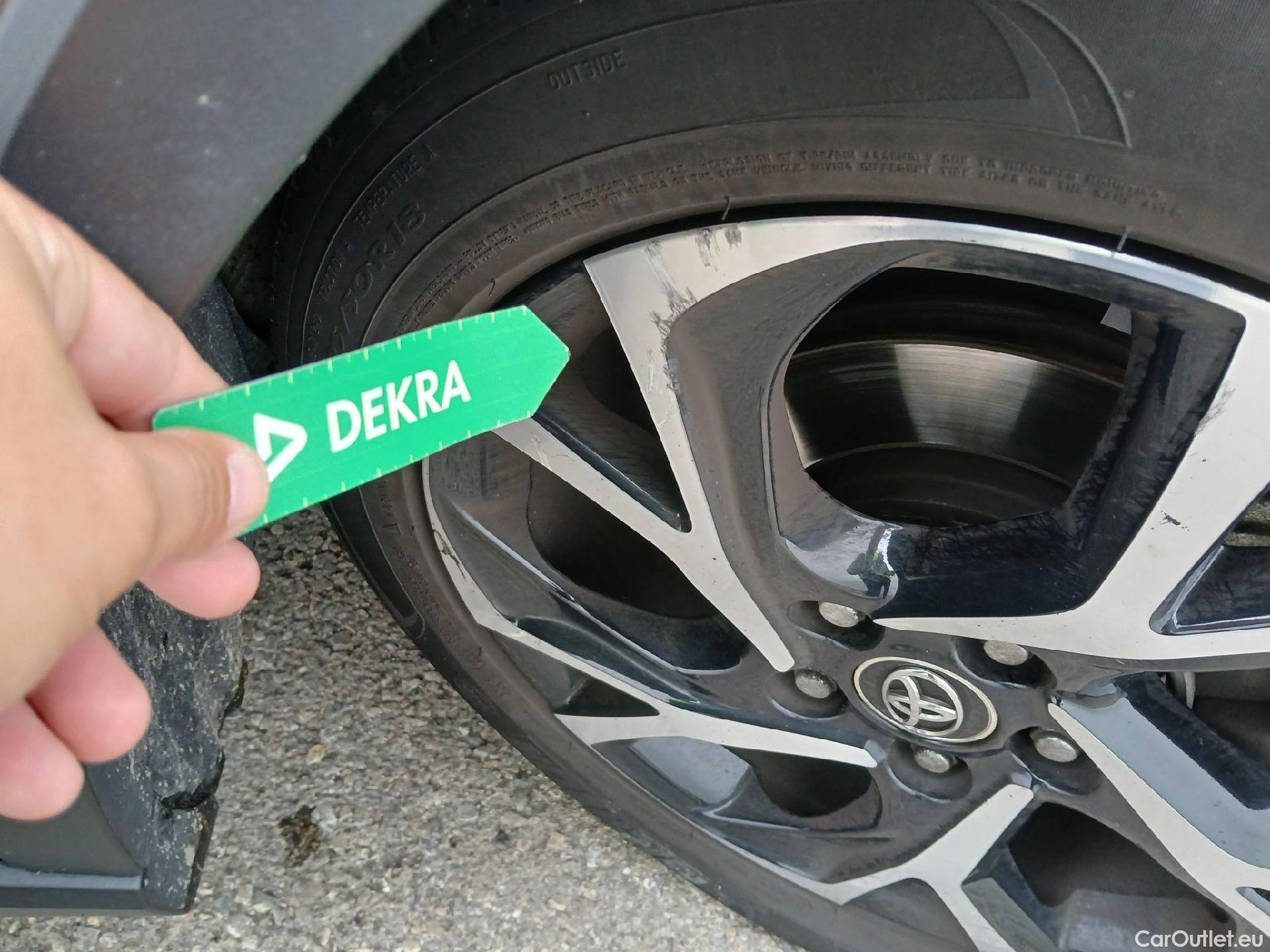  Toyota  C-HR TOYOTA  / 2016 / 5P / todoterreno 1.8 125H Advance (CX) #18