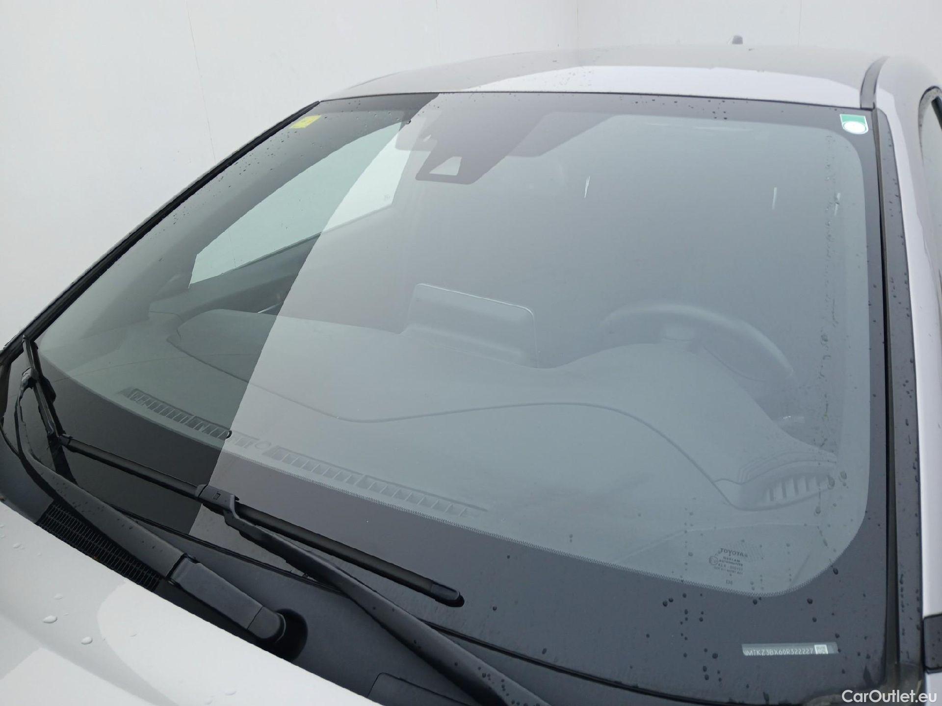  Toyota  C-HR TOYOTA  / 2016 / 5P / todoterreno 1.8 125H Advance (CX) #1