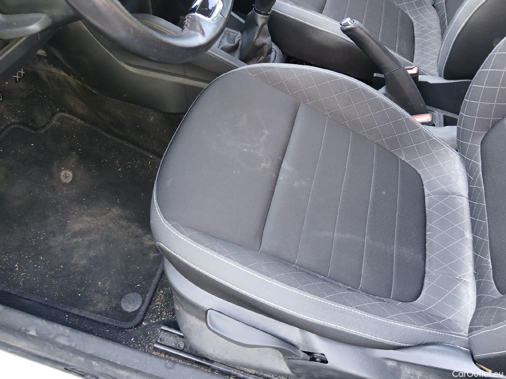  Skoda  Fabia SKODA  / 2018 / 5P / berlina con portón 1.0 TSI 70KW (95cv) Ambition Plus(SP) (AC) #3