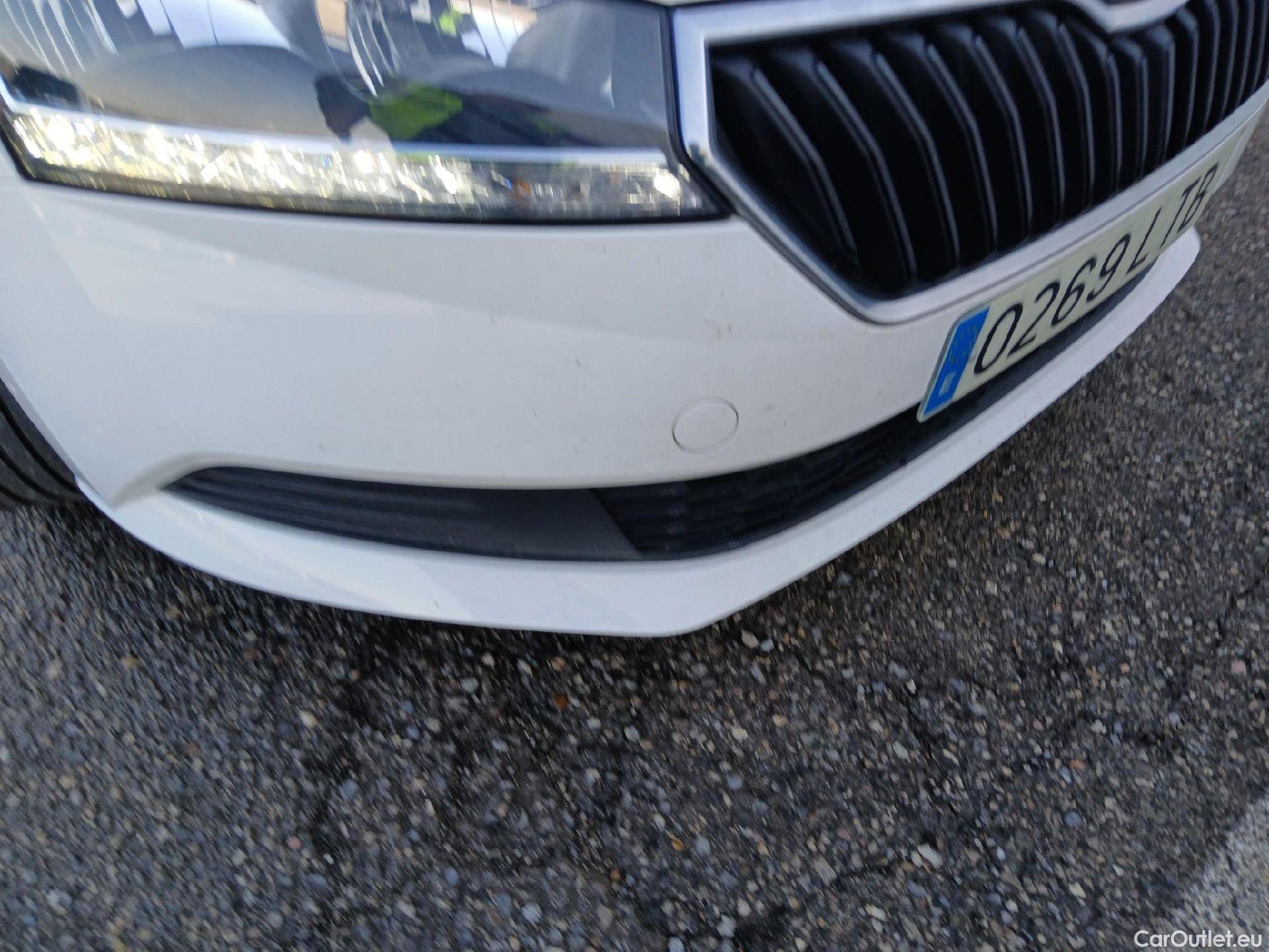  Skoda  Fabia SKODA  / 2018 / 5P / berlina con portón 1.0 TSI 70KW (95cv) Ambition Plus(SP) (AC) #7