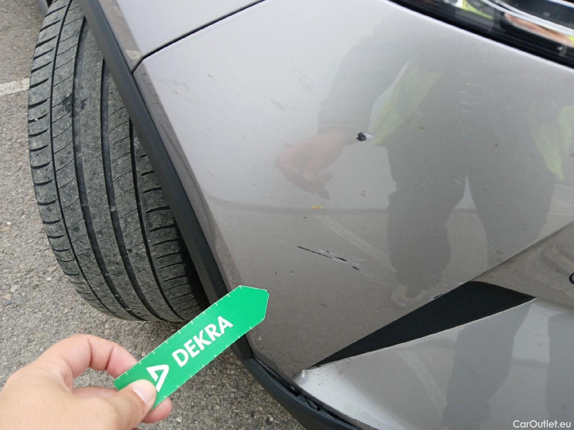  Toyota  C-HR TOYOTA  / 2016 / 5P / todoterreno 1.8 125H Advance (CX) #3