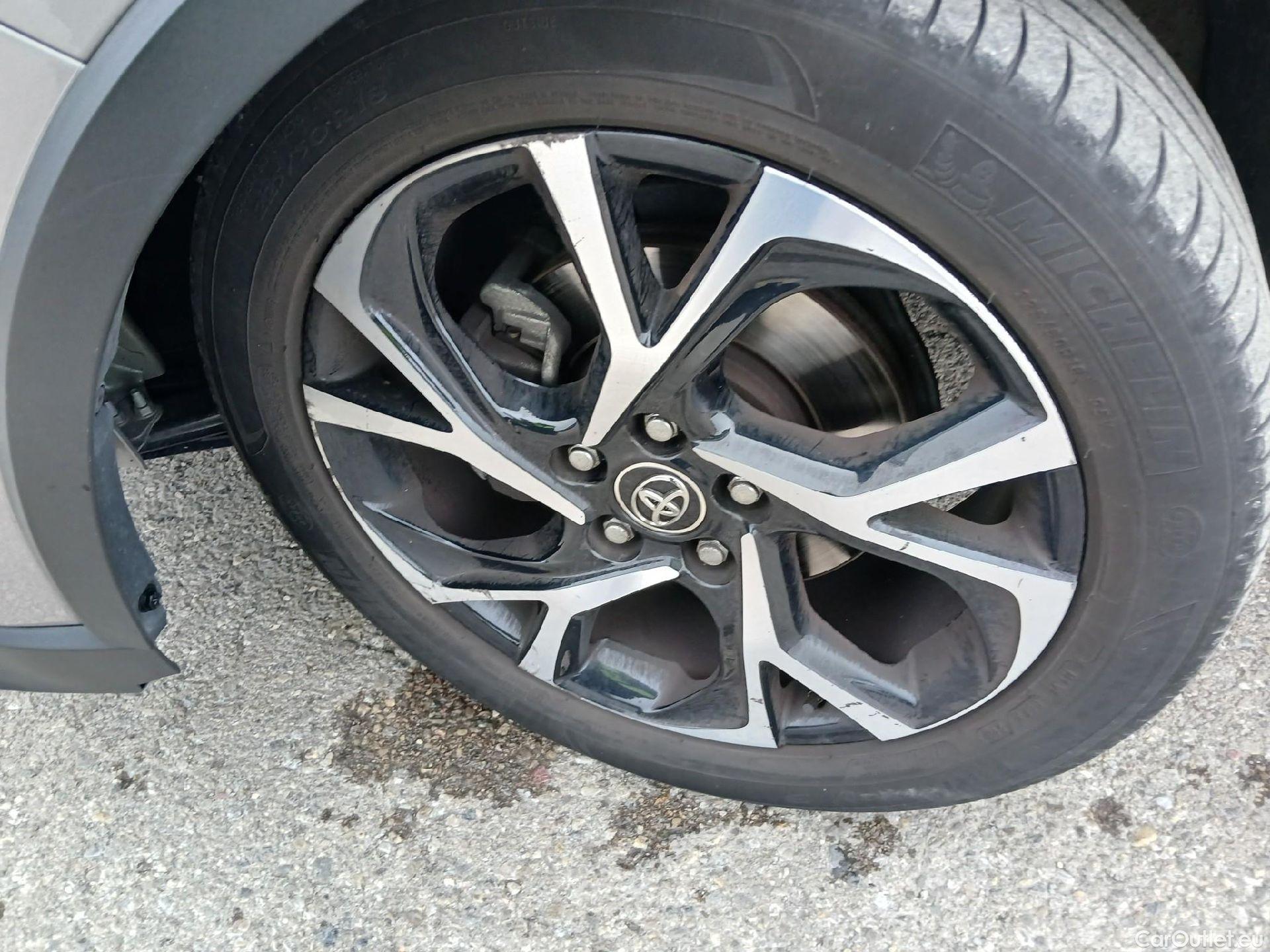  Toyota  C-HR TOYOTA  / 2016 / 5P / todoterreno 1.8 125H Advance (CX) #7