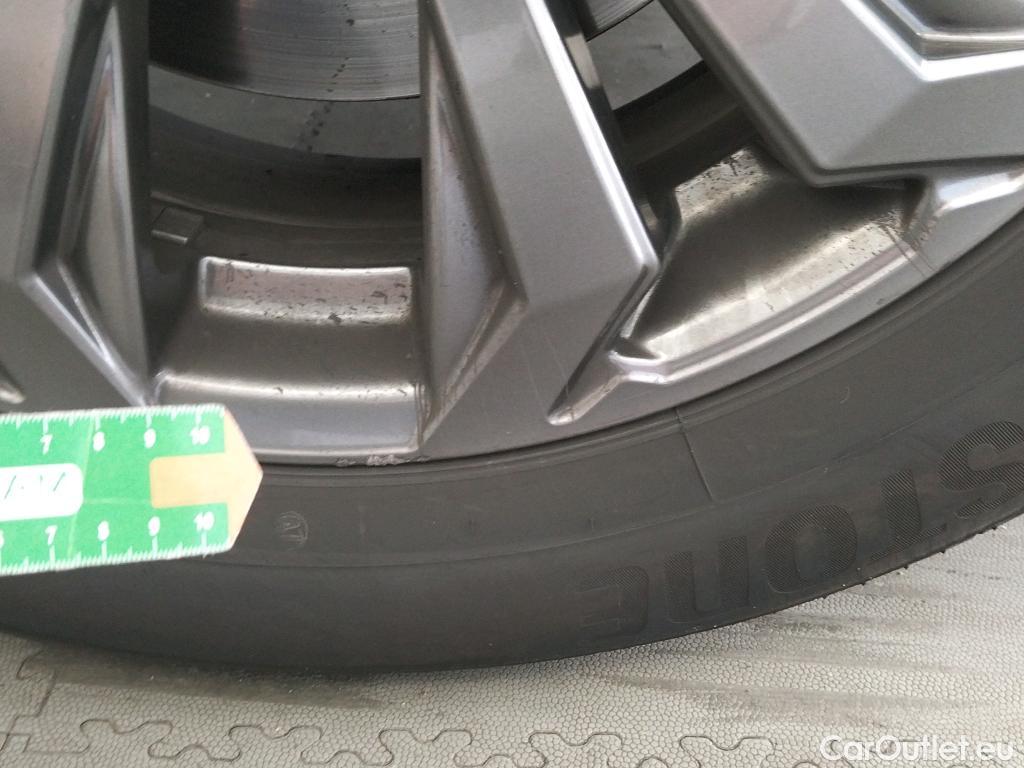  Toyota  RAV4 TOYOTA  / 2018 / 5P / todoterreno 2.5l 220H Advance #28