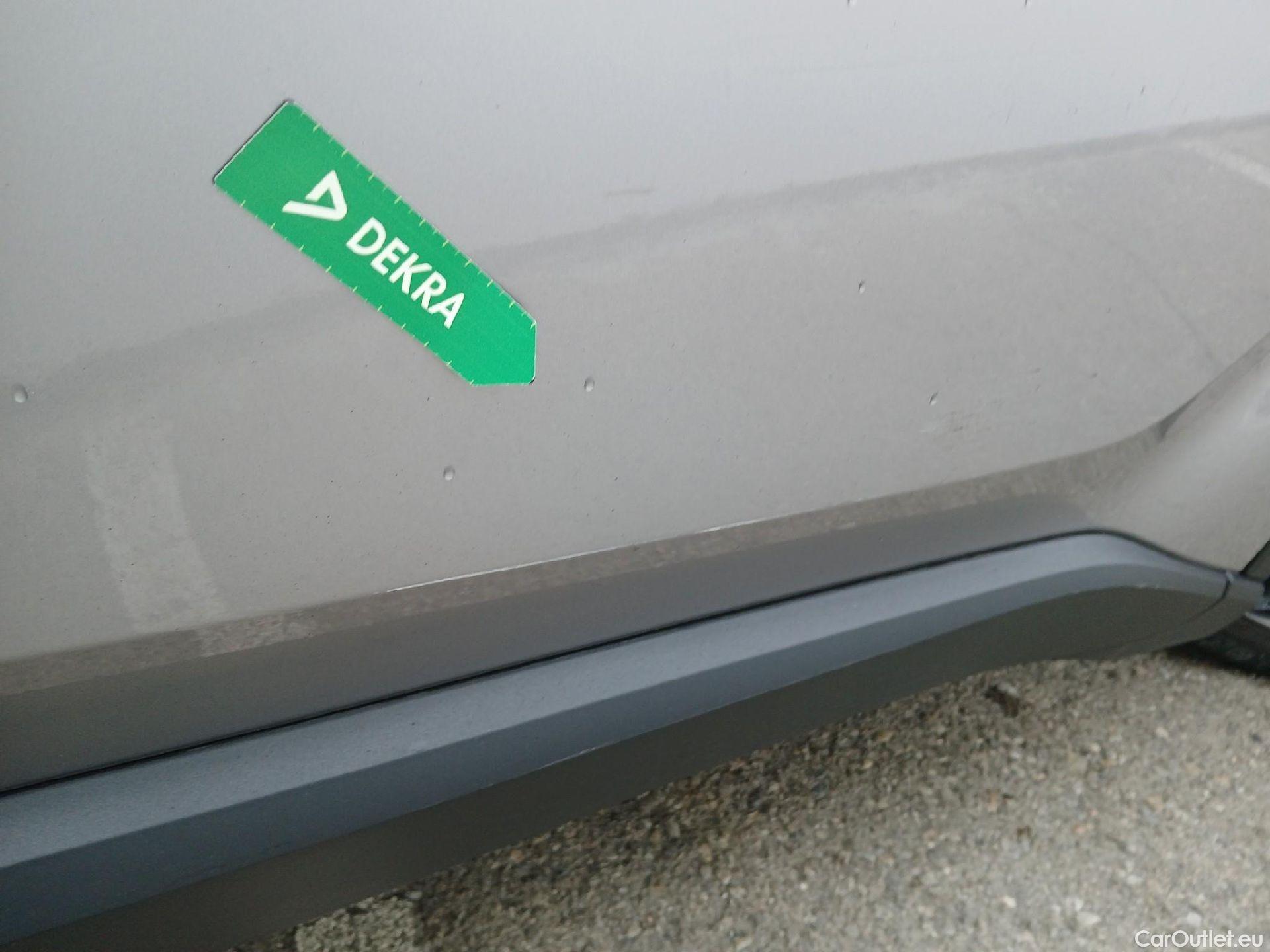  Toyota  C-HR TOYOTA  / 2016 / 5P / todoterreno 1.8 125H Advance (CX) #16