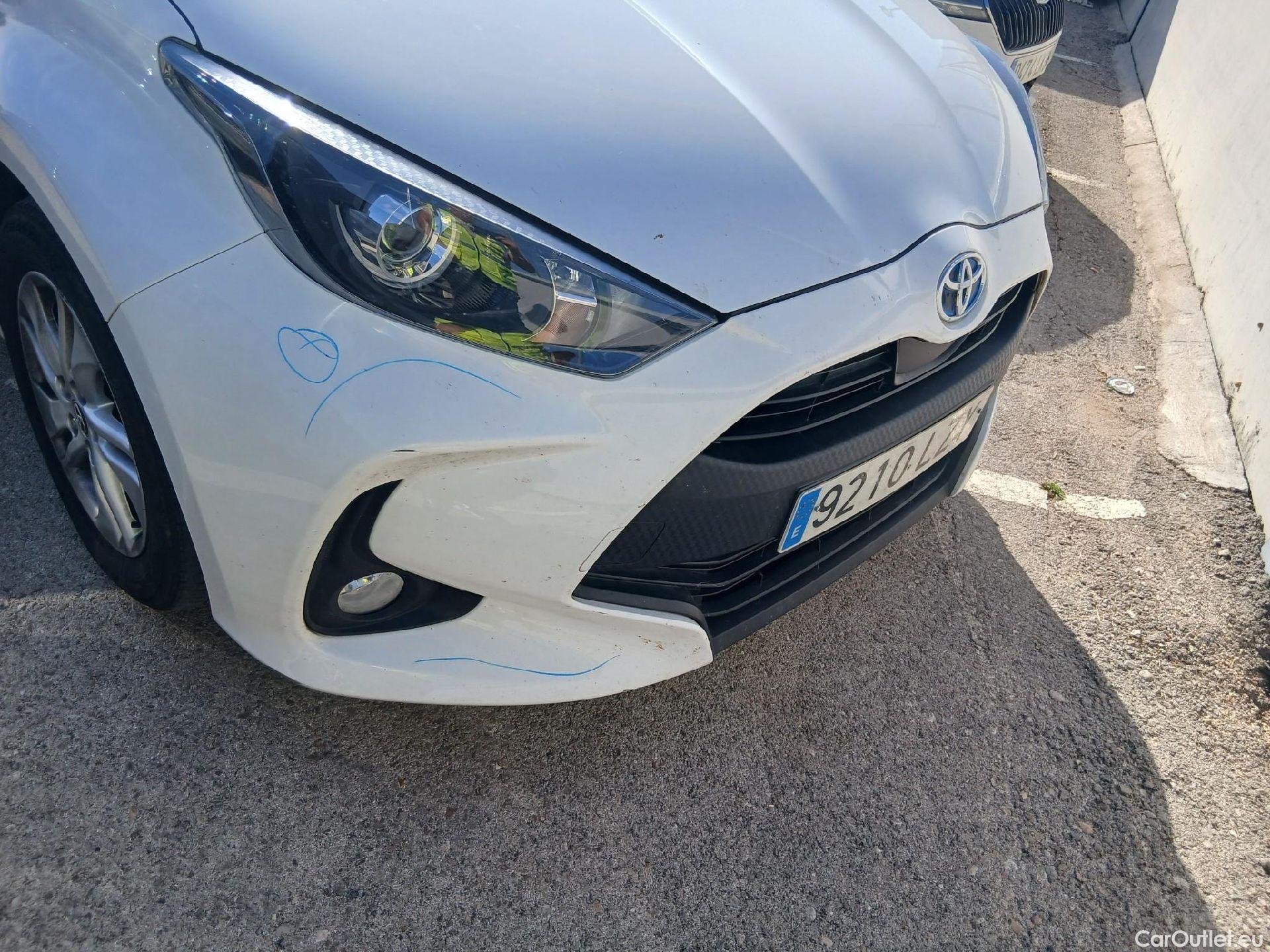 Toyota  Yaris TOYOTA  / 2020 / 5P / berlina con portón 1.5 120H Business Plus #8