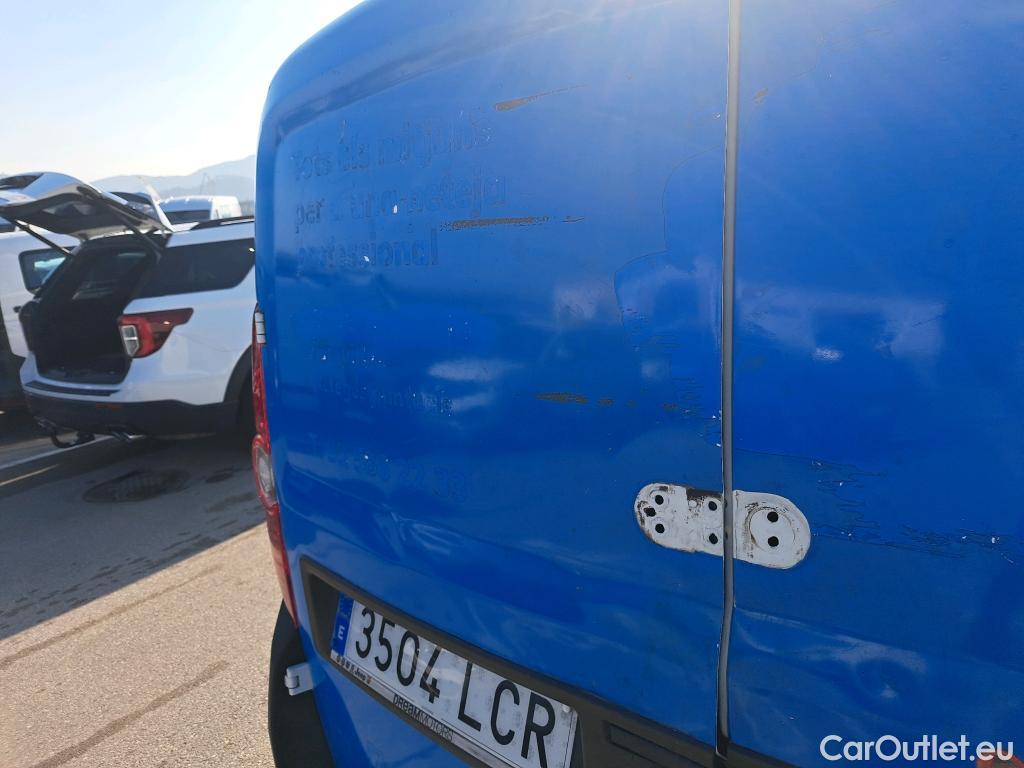  Fiat  Doblo FIAT Doblò Cargo/2015/4P/furgón derivado de turismo Cargo Maxi Base Plus 1.3 Mjet 70kW #18