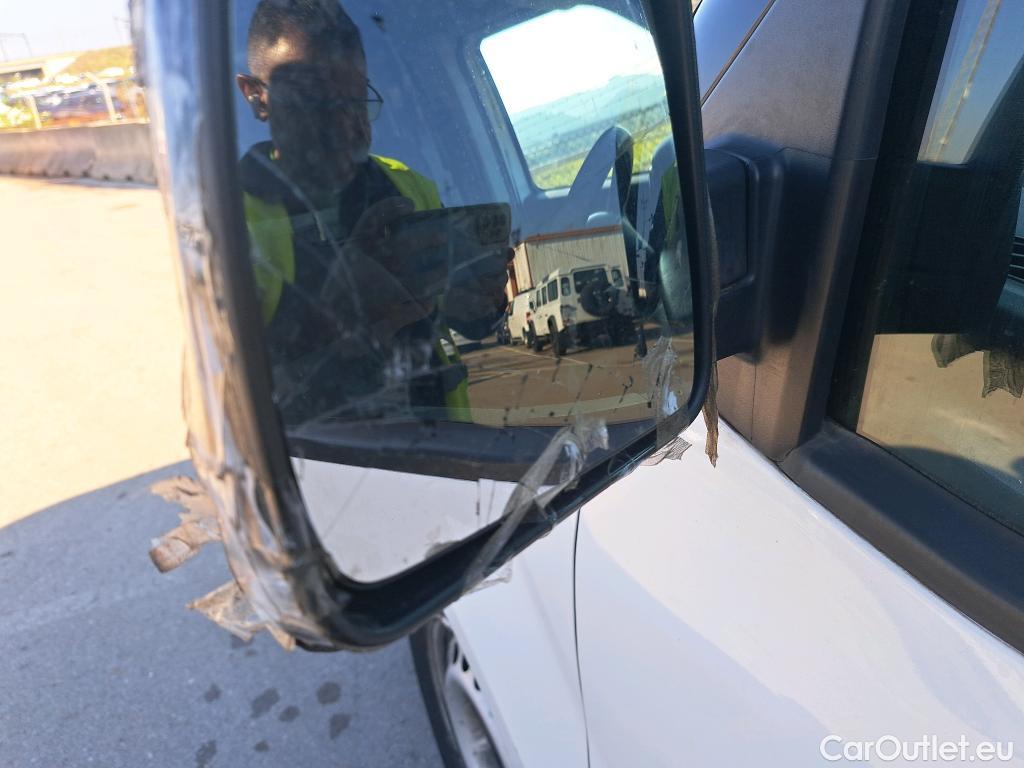 Fiat  Doblo FIAT Doblò Cargo/2015/4P/furgón derivado de turismo Cargo Maxi Base Plus 1.3 Mjet 70kW #62