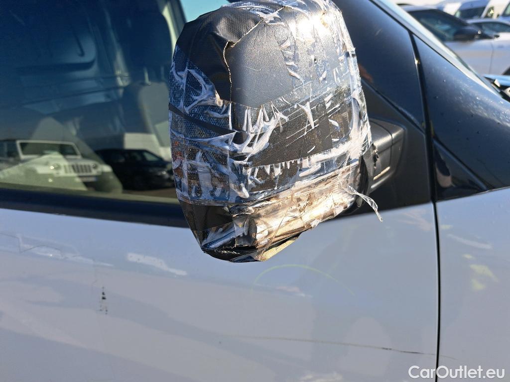 Fiat  Doblo FIAT Doblò Cargo/2015/4P/furgón derivado de turismo Cargo Maxi Base Plus 1.3 Mjet 70kW #72