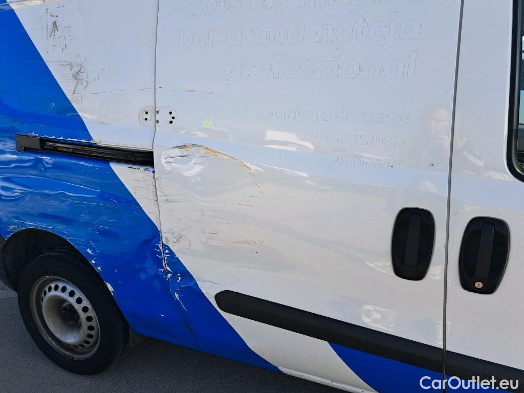  Fiat  Doblo FIAT Doblò Cargo/2015/4P/furgón derivado de turismo Cargo Maxi Base Plus 1.3 Mjet 70kW #21
