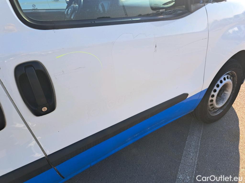  Fiat  Doblo FIAT Doblò Cargo/2015/4P/furgón derivado de turismo Cargo Maxi Base Plus 1.3 Mjet 70kW #37