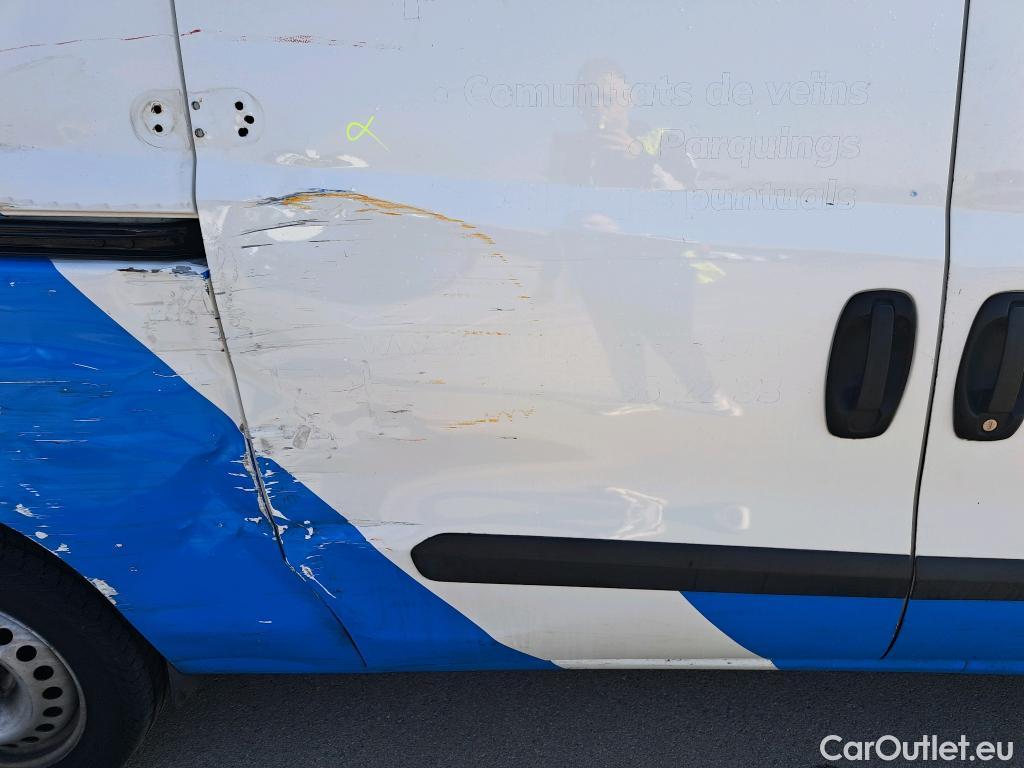  Fiat  Doblo FIAT Doblò Cargo/2015/4P/furgón derivado de turismo Cargo Maxi Base Plus 1.3 Mjet 70kW #22