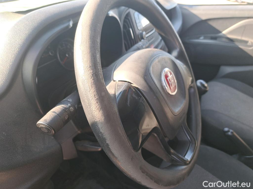  Fiat  Doblo FIAT Doblò Cargo/2015/4P/furgón derivado de turismo Cargo Maxi Base Plus 1.3 Mjet 70kW #13