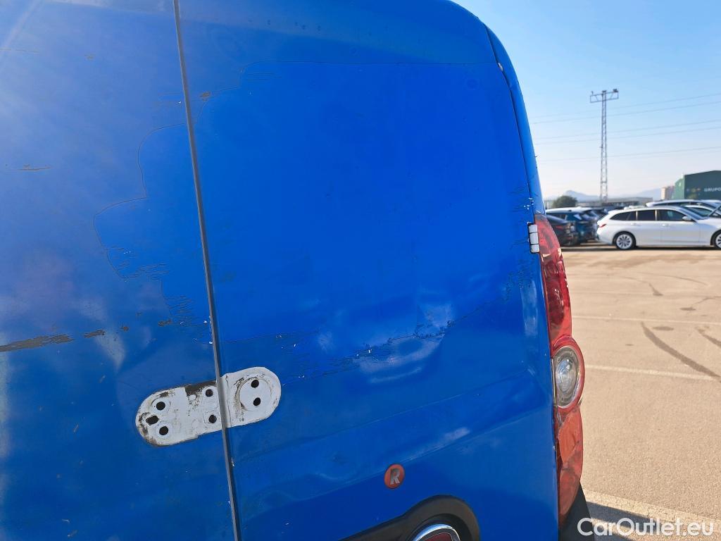  Fiat  Doblo FIAT Doblò Cargo/2015/4P/furgón derivado de turismo Cargo Maxi Base Plus 1.3 Mjet 70kW #28