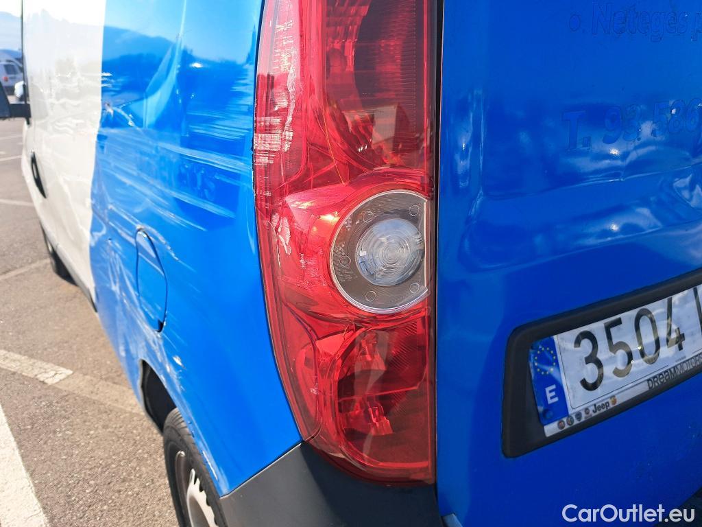  Fiat  Doblo FIAT Doblò Cargo/2015/4P/furgón derivado de turismo Cargo Maxi Base Plus 1.3 Mjet 70kW #29