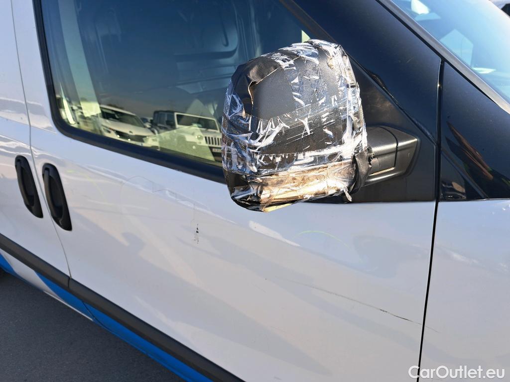  Fiat  Doblo FIAT Doblò Cargo/2015/4P/furgón derivado de turismo Cargo Maxi Base Plus 1.3 Mjet 70kW #66