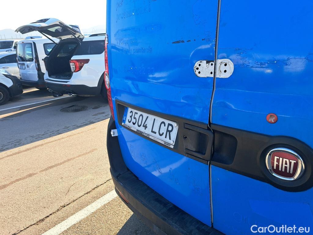  Fiat  Doblo FIAT Doblò Cargo/2015/4P/furgón derivado de turismo Cargo Maxi Base Plus 1.3 Mjet 70kW #17