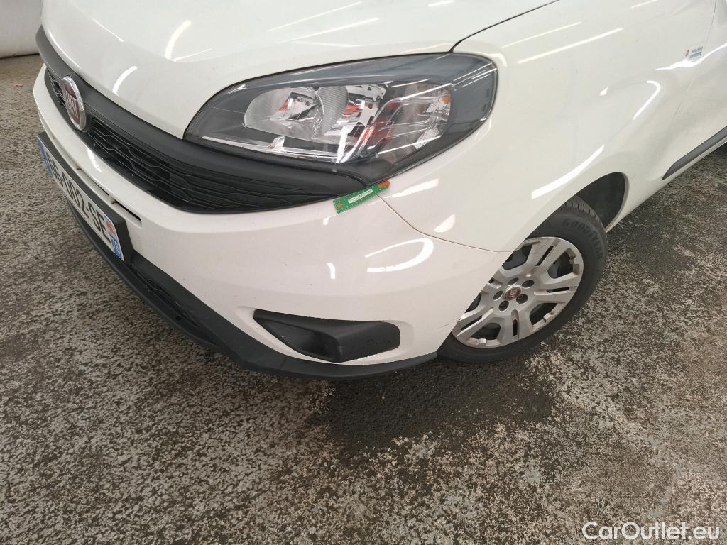  Fiat  Doblo FIAT Doblò Cargo / 2015 / 4P / Fourgonnette 1.6 Multijet 105 Pro Lounge #23
