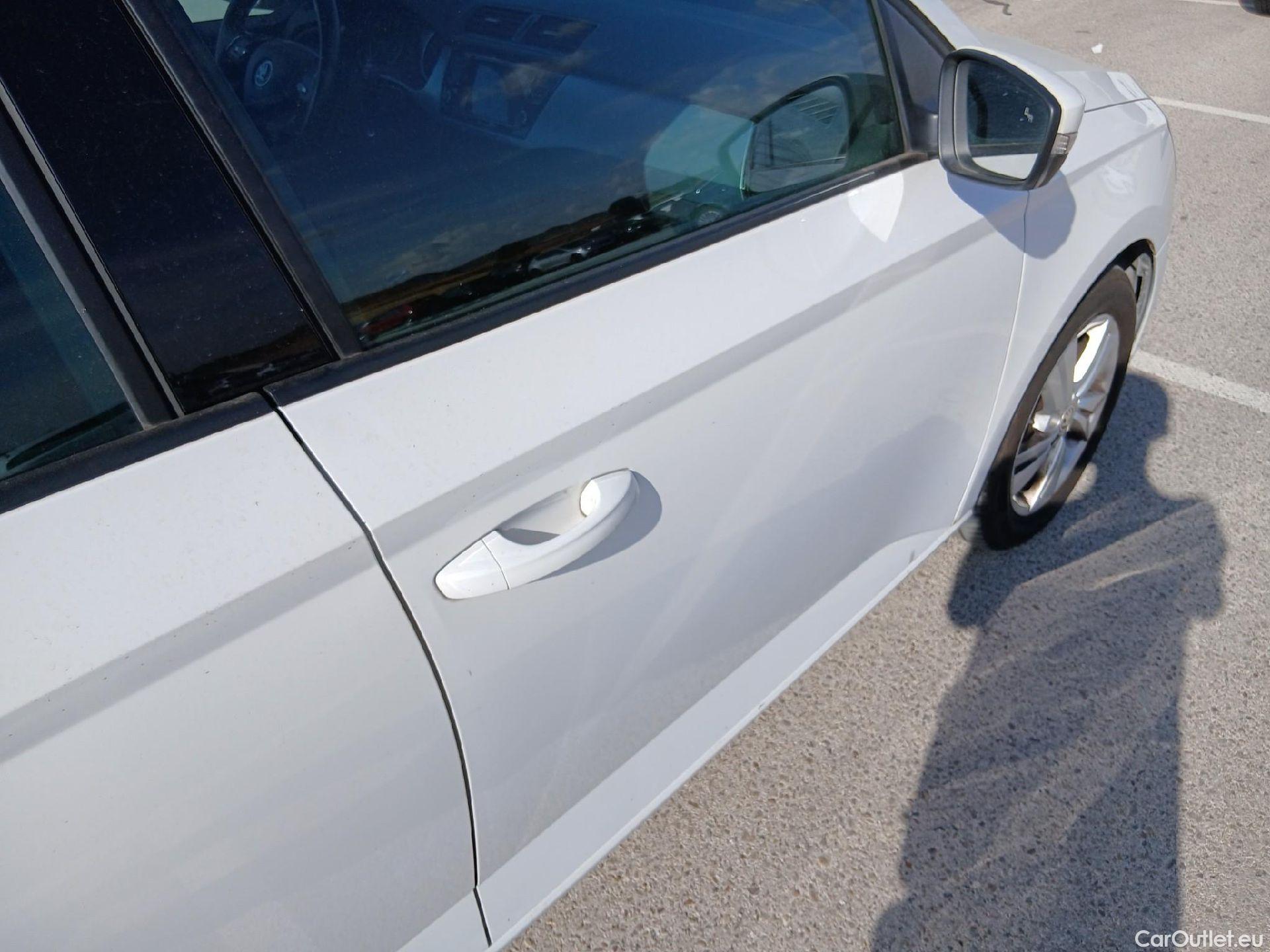  Skoda  Fabia SKODA  / 2018 / 5P / berlina con portón 1.0 TSI 81kW (110cv) Ambition Plus (CX) #28