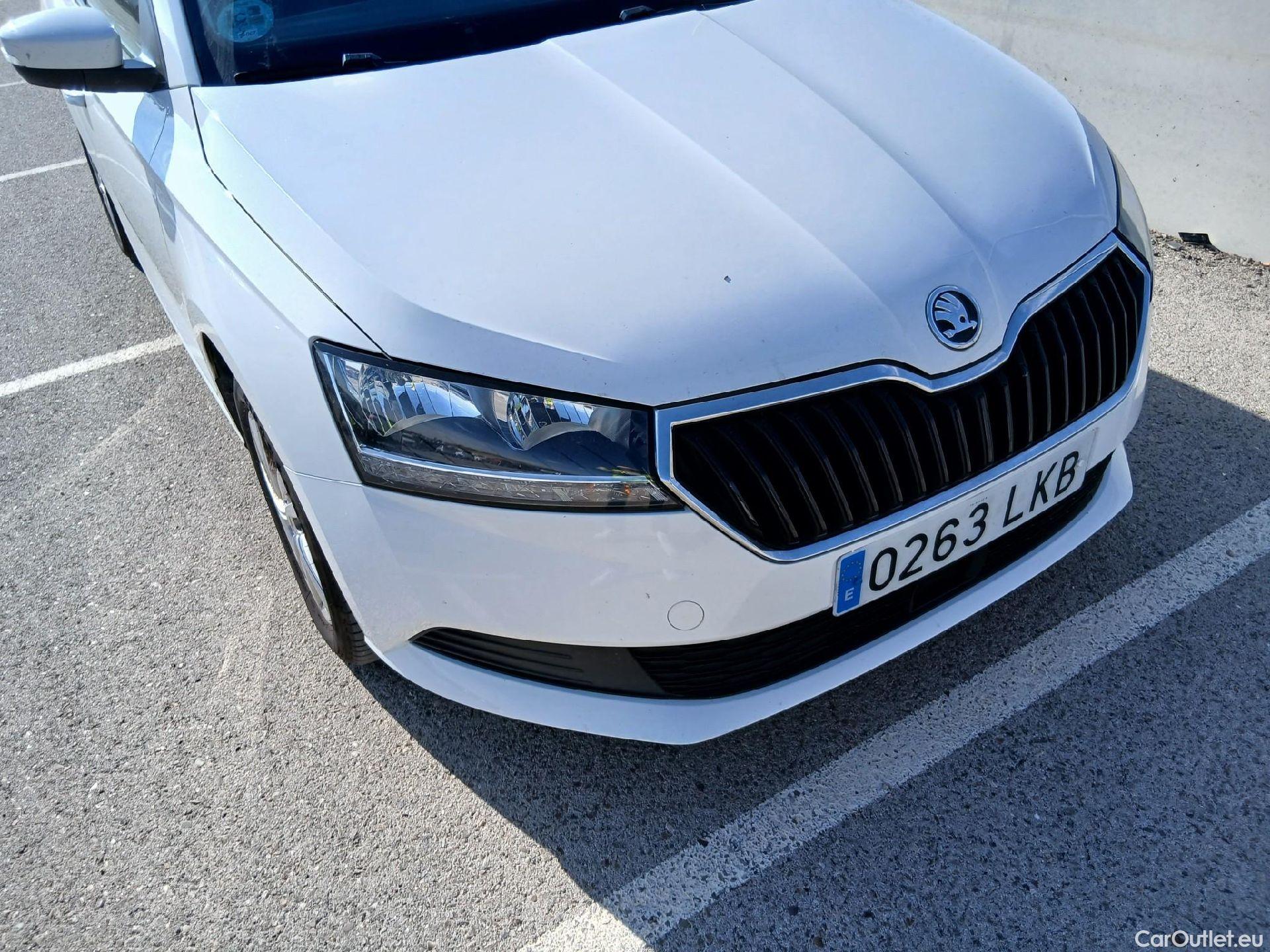  Skoda  Fabia SKODA  / 2018 / 5P / berlina con portón 1.0 TSI 81kW (110cv) Ambition Plus (CX) #2