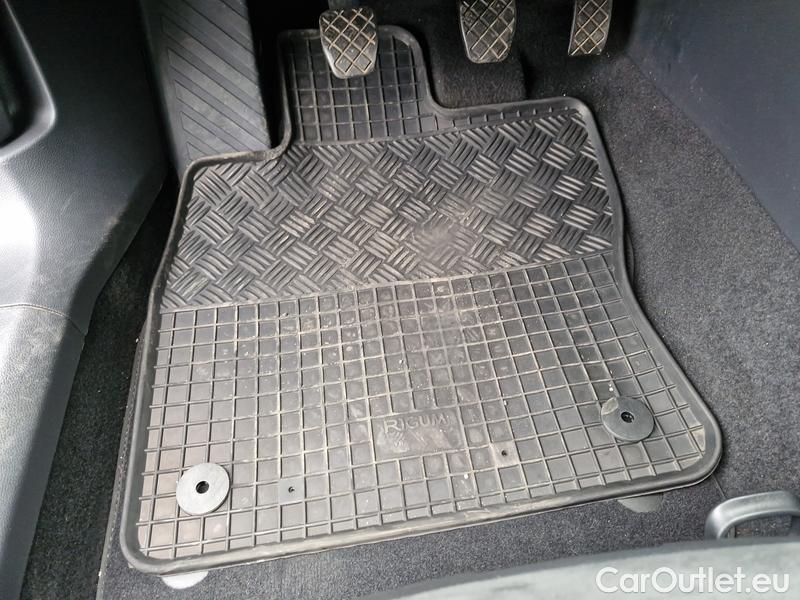  Volkswagen  Passat  Variant (CB5) (2019) Pas.Var.2.0 TDI 110 Elegance #17