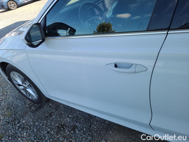  Skoda  Octavia  Lim. (NX3)(2020) Oct.2.0TDI 110 Style 5d #7